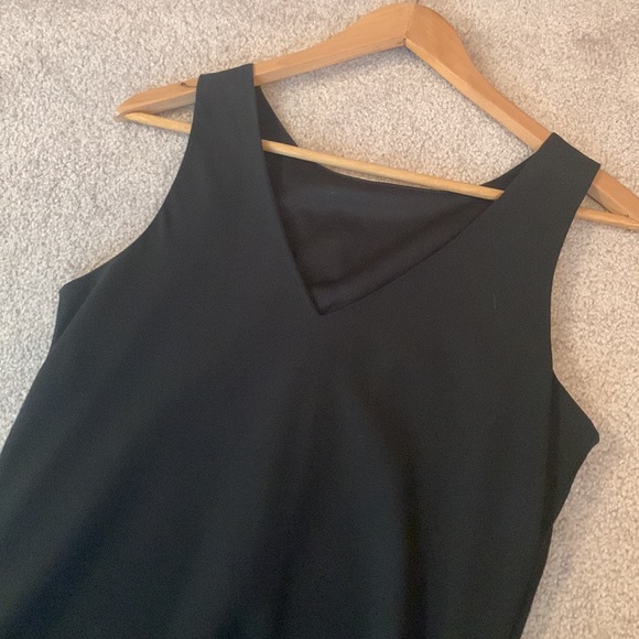 Black maxi dress, sleeveless, small v-open back. - Picture 5 of 7